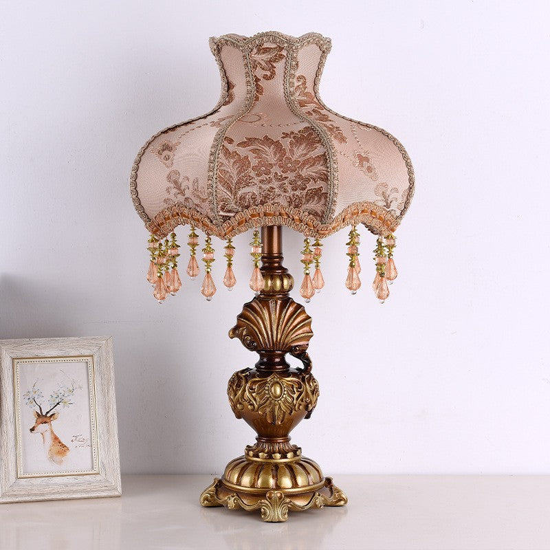 european-retro-table-lamp-2_91cf1f2e-5373-4694-8240-8a824e79caa9.jpg