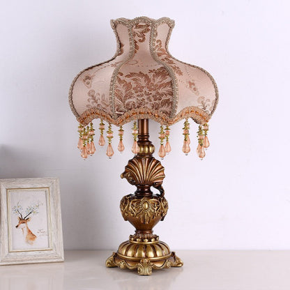 european-retro-table-lamp-2_91cf1f2e-5373-4694-8240-8a824e79caa9.jpg