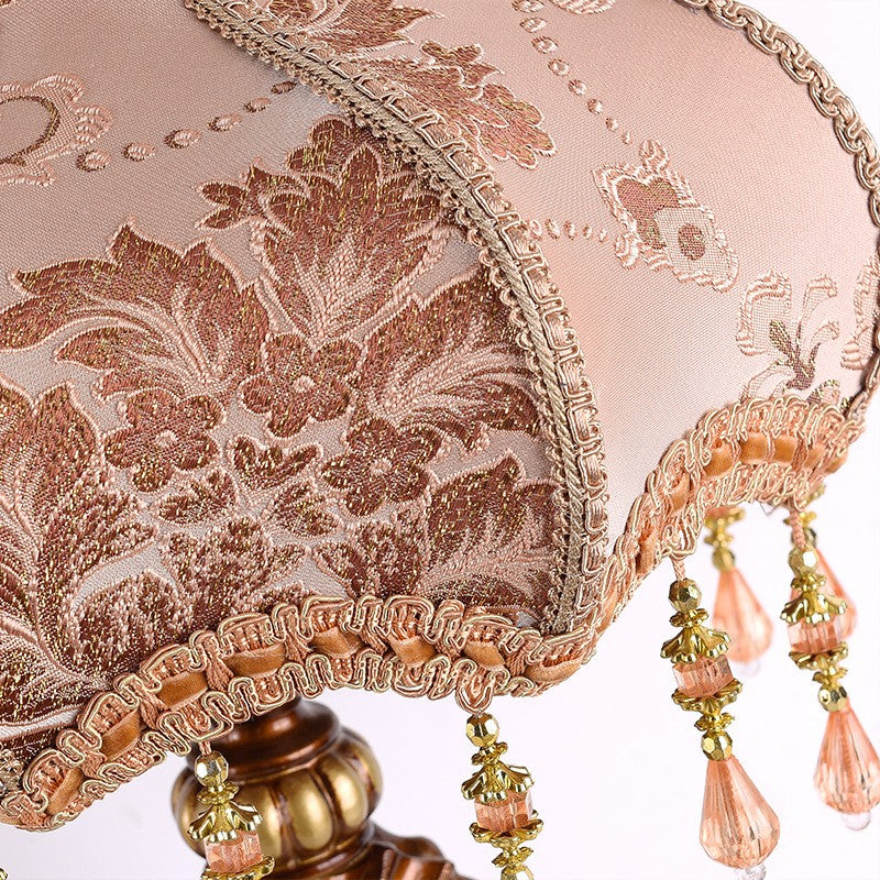 european-retro-table-lamp-3_7ef1ce93-4378-46af-af38-99a82b075182.jpg